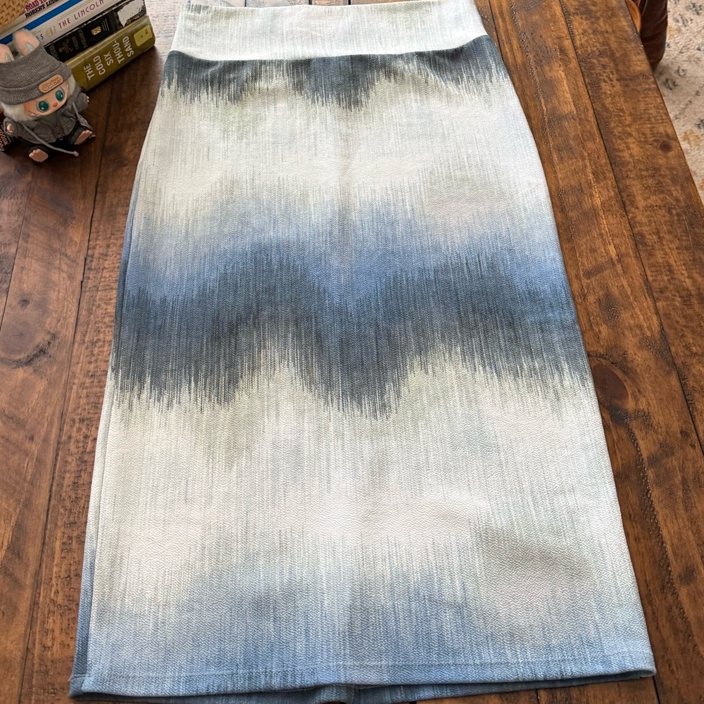 Sz L LuLaRoe Ombre Blue Gray Cream Pencil Skirt